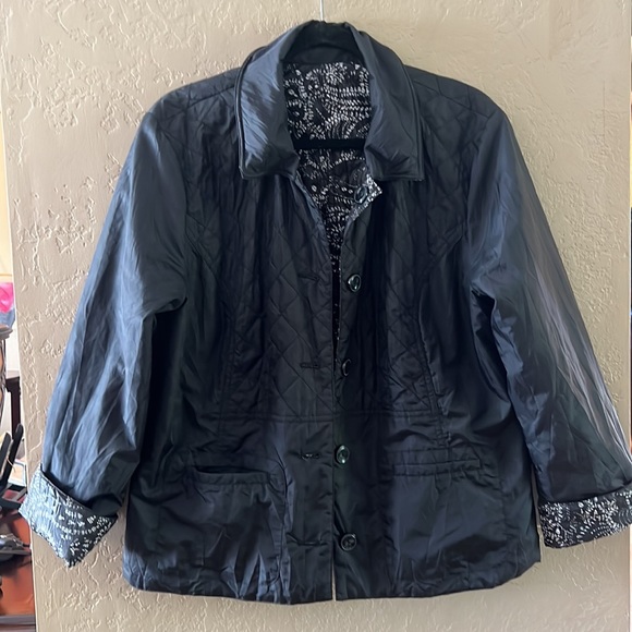Chicos Women’s Lightweight Rain Jacket Reversible black white pattern/ solid… - Picture 9 of 16